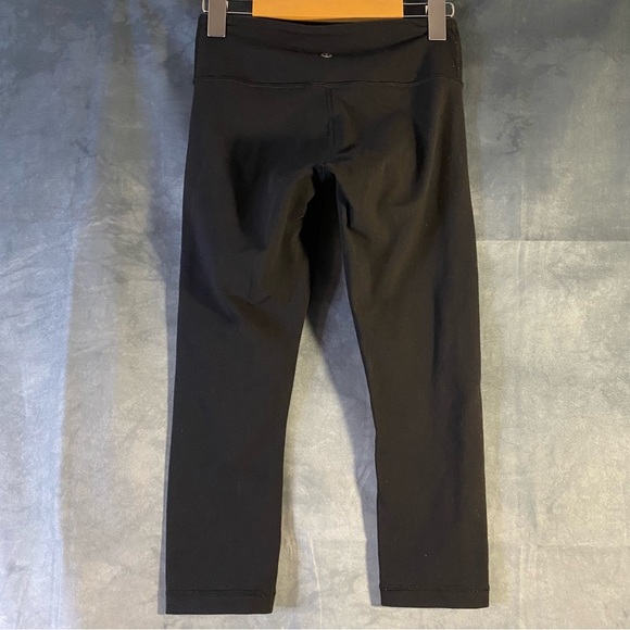 Lululemon Low Rise Capri Workout Leggings Size 4 Gym Activewear Minimalist - Picture 2 of 8